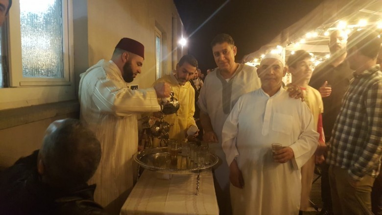 حضور من الجالية المغربية والإسلامية 