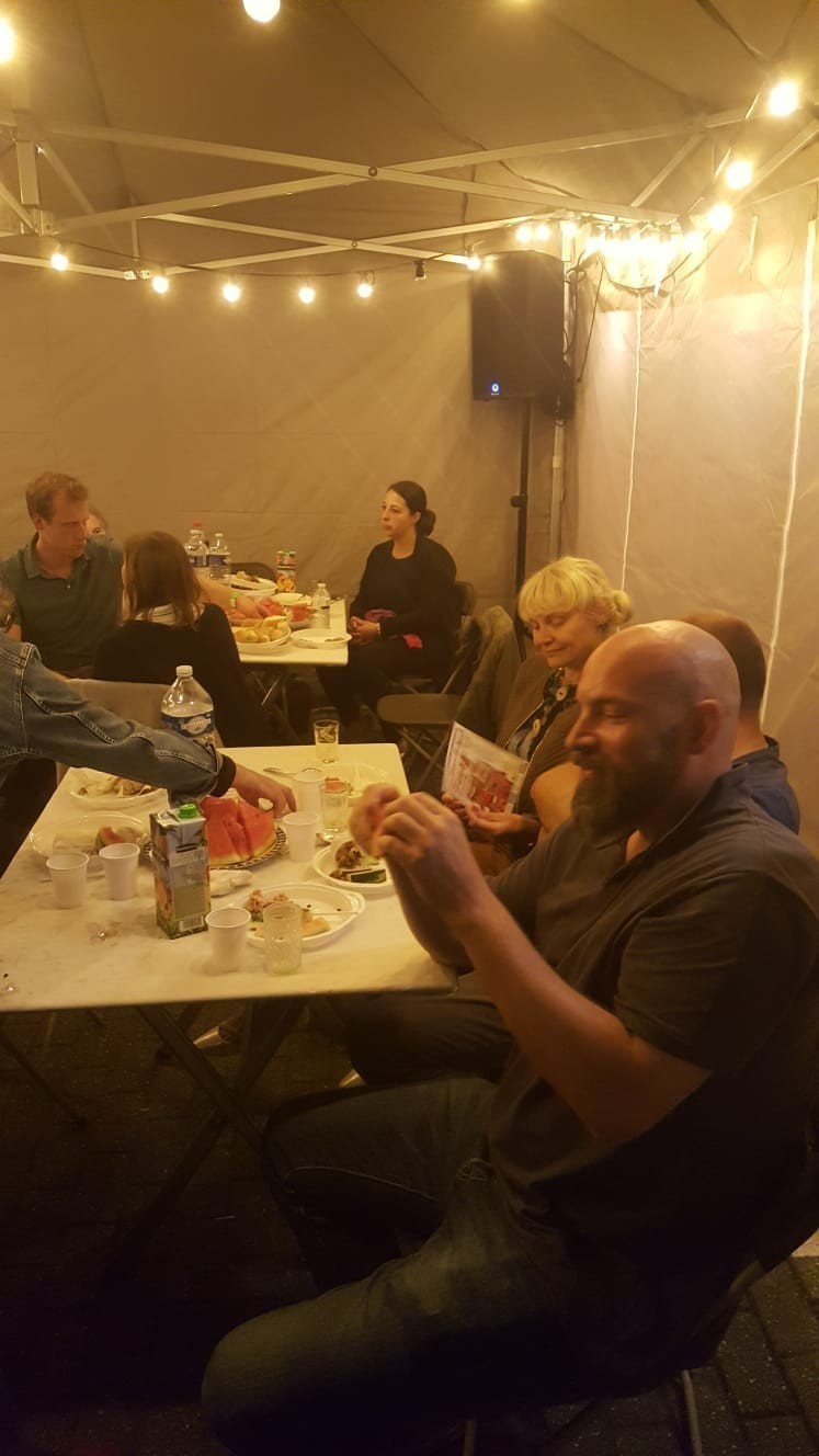 ساكنة مدينة هال على طاولة فطور بالمسجد وإعجابهم بتقآفة الصيام