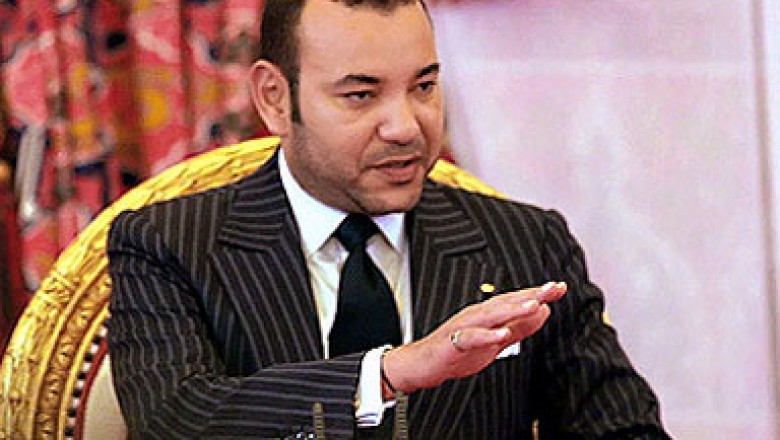 الملك محمد السادس بعد فاجعة خنيفرة الطرقية المروعة