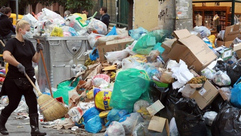 &Delta;&iota;&pi;&lambda;ό &mu;&epsilon;&rho;&omicron;&kappa;ά&mu;&alpha;&tau;&omicron;:وفاة عاملة تنظيف أثناء استعدادها للقيام بوردية  الليل وردية الصباح