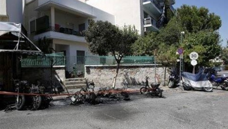 قسم الشرطة  بزوغرافو يتعرض لاعتداء بقنابل المولوتوف