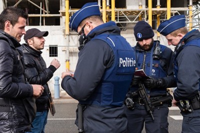 قوانين الاقامة والعمل في بلجيكا و دوريات تفتيش دائمة من قبل شرطة الهجرة على أوراق اقامة الاجانب