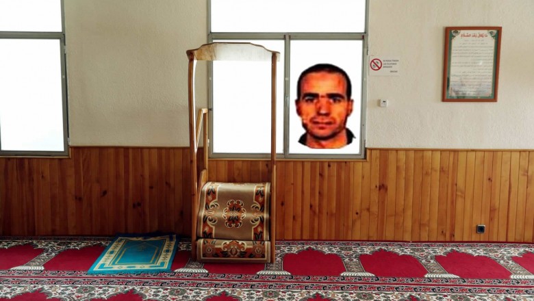 عبد الباقي الساتي إمام مسجد بإسبانيا من كان وراء اعتداءي برشلونة فحداري من هذه الفئة التي تتربص وراء الدين