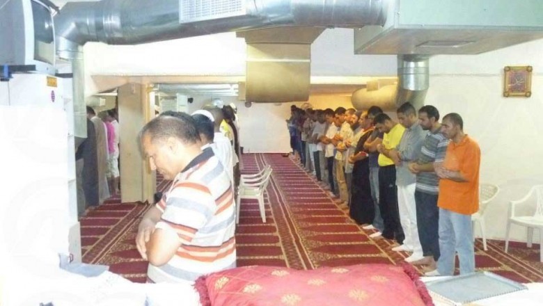مسلمو اليونان تحت الأرض في مساجد سرية أصبحت تهدد الأمن ومصيرها الإغلاق بعد افتتاح المسجد الرسمي في أثينا