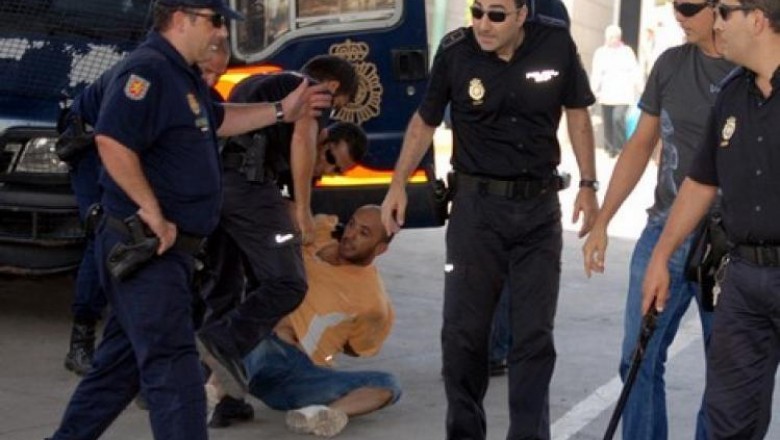 المغاربة يعيشون أياما صعبة ضد اليمين المتطرف  بإسبانيا التي تدعو إلى طرد المغاربة وإغلاق المساجد