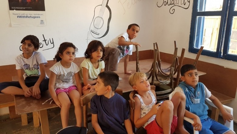  لاجئة سورية  بتيلوس اليونان : نسينا العيد عندما تركنا منازلنا في سوريا 