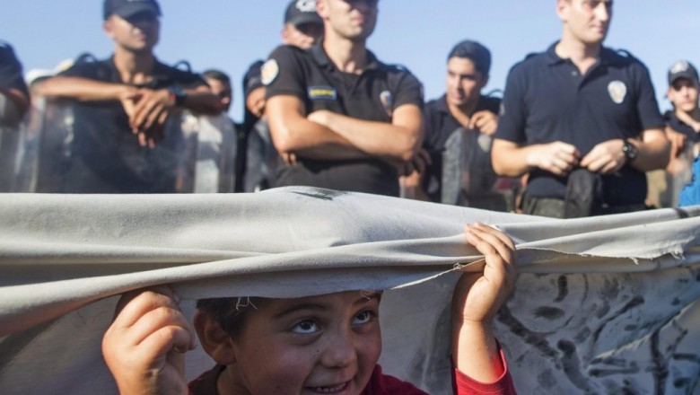 اليونان: ضبط 46 مهاجرا حاولوا السفر بوثائق مزورة في جزيرة كريت