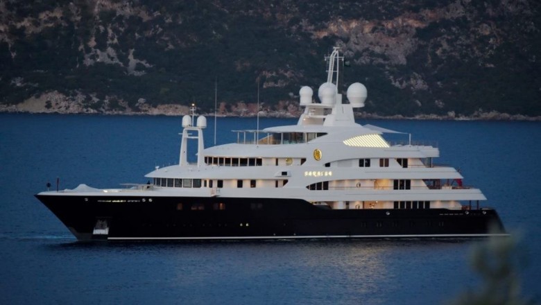 أمراء سعوديون في مرسى فيسكاردو بكيفالونيا ويخت سارافسا القصرالعائم 83M متر 