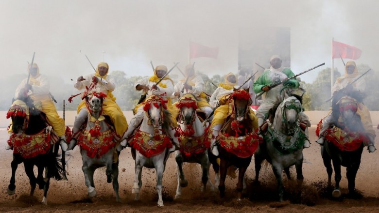 &Eta; &iota;&pi;&pi;&iota;&kappa;ή &tau;έ&chi;&nu;&eta; &tau;&omega;&nu; tbourida, &tau;&omega;&nu; &alpha;&tau;&rho;ό&mu;&eta;&tau;&omega;&nu; &kappa;&alpha;&beta;&alpha;&lambda;ά&rho;&eta;&delta;&omega;&nu; &tau;&omicron;&upsilon; &Mu;&alpha;&rho;ό&kappa;&omicron;&upsilon;
