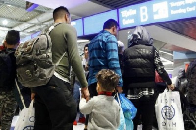 القبض على شابين من سورية حاولا  السفر من مطار أثينا إلى فينا في هيئة زوج وزوجه برفقة  قاصر