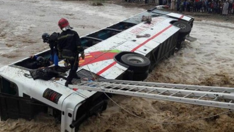 فاجعة مع أولى التساقطات..غرق طفل وإصابة العشرات جراء انقلاب حافلة بمراكش 