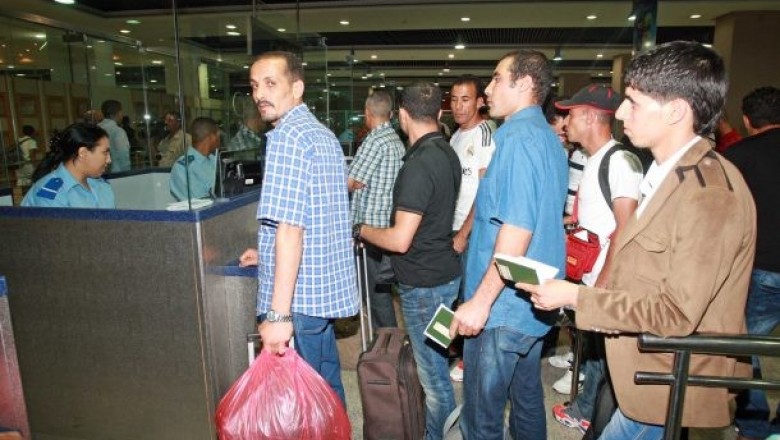 وزارة الجالية تشرف على ترحيل 235 مغربياً من ليبيا للدارالبيضاء عبر تونس