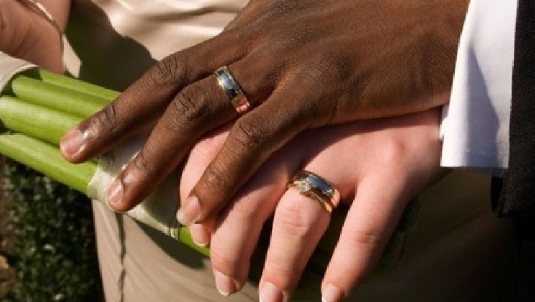 المغرب يتجه لمنح الجنسية لأزواج المغربيات الأجانب