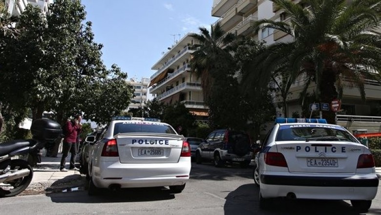 إطلاق عدة أعيرة نارية من مسدس على مقهى في باتيسيا تم لادى بالفرار بواسطة دراجة نارية