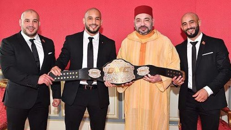 الملك محمد السادس يستقبل الإخوان زعيتر أبطال فنون الحرب المختلطة