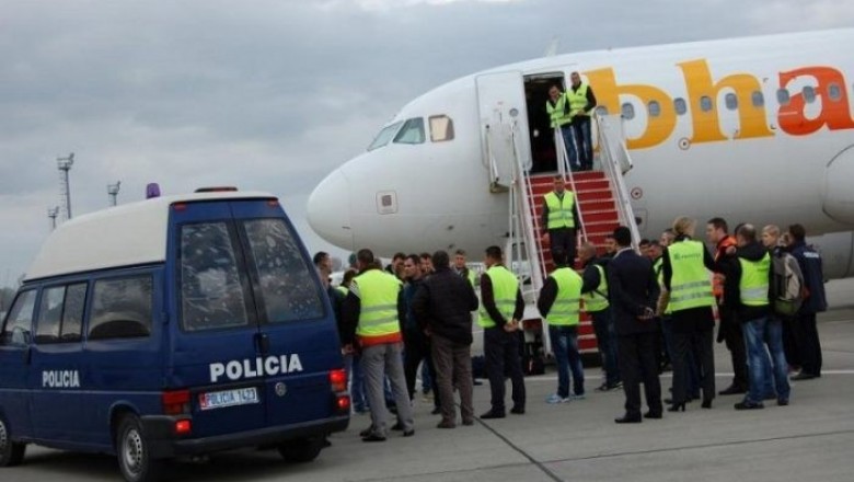  الشرطة اليونانية تسفير 463 مهاجر ألباني إلى ألبانيا في يونيو