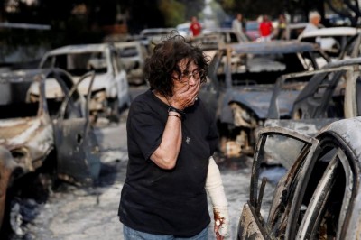 اليونان تبدأ في دفن قتلى حرائق الغابات وسط انتقادات حادة للحكومة