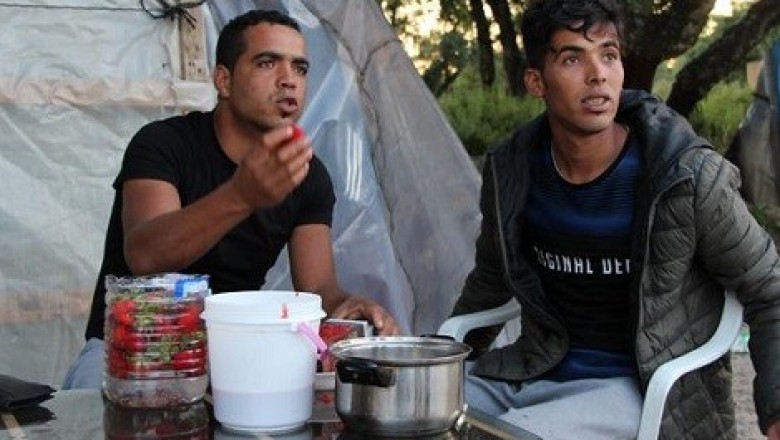 مغاربة في "تشابولات" إسبانيا  تعني الأكواخ باللغة الإسبانية .. حيثُ يتكسر الحلم الأوروبي