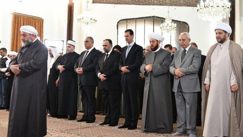 الرئيس السوري بشار الأسد يؤدي صلاة عيد الأضحى في دمشق