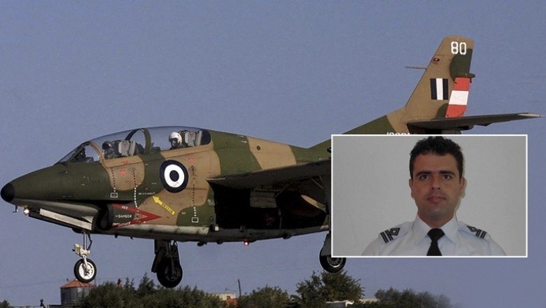 الحداد على قائد الطائرة الحربية نيكولاوس فاسيليوبعد أن  تحطمت بالقرب من تريبولي ونجاة مساعد بإستعماله المقعد القاذف  