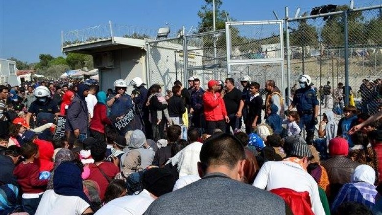 الأمم المتحدة  تدعو السلطات اليونانية على تعزيز دعم اللاجئين والإسراع في نقل طالبي اللجوء إلى البر اليوناني