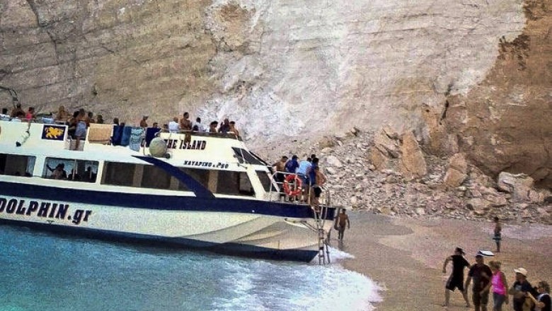 لحظة الانهيار الجبلي على شاطئ زاكينثوس